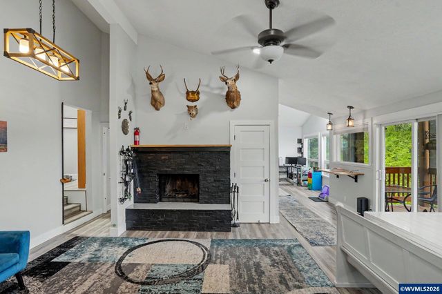 1450 Beaumont Dr NW, Salem, OR 97304