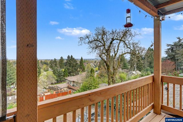 1450 Beaumont Dr NW, Salem, OR 97304