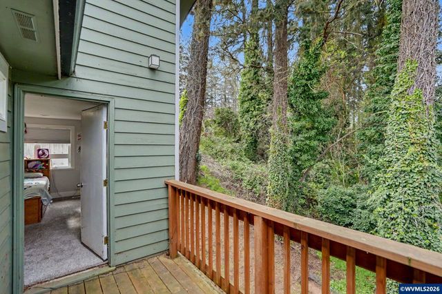 1450 Beaumont Dr NW, Salem, OR 97304