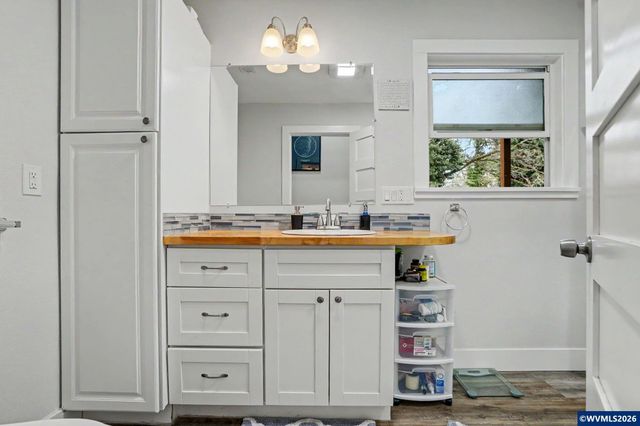 1450 Beaumont Dr NW, Salem, OR 97304