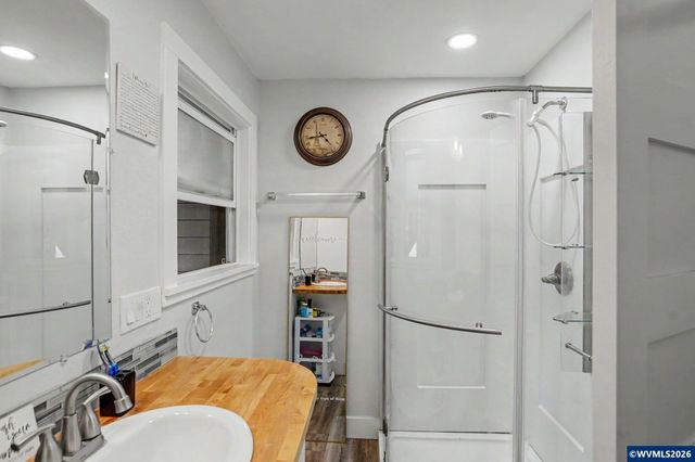 1450 Beaumont Dr NW, Salem, OR 97304