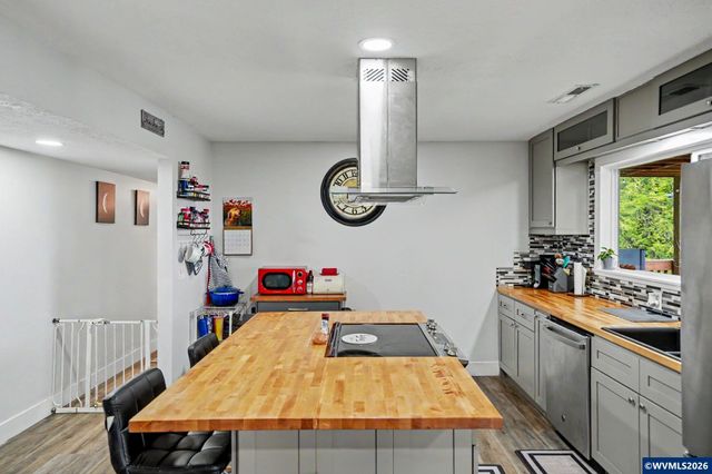 1450 Beaumont Dr NW, Salem, OR 97304