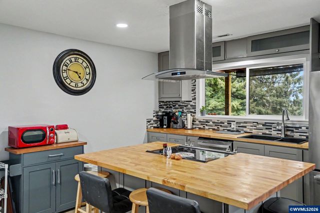 1450 Beaumont Dr NW, Salem, OR 97304