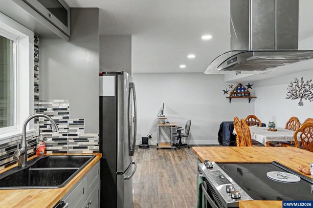 1450 Beaumont Dr NW, Salem, OR 97304