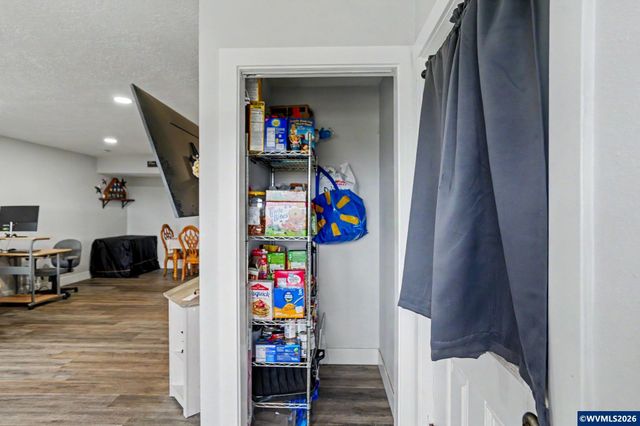 1450 Beaumont Dr NW, Salem, OR 97304