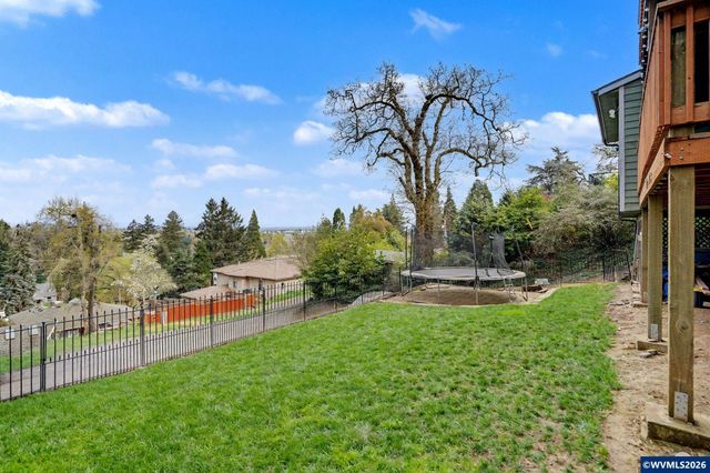 1450 Beaumont Dr NW, Salem, OR 97304