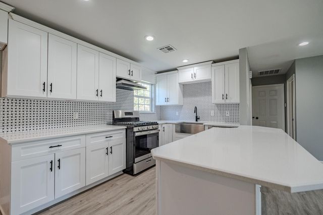 5107 Sycamore Avenue, Pasadena, TX 77503