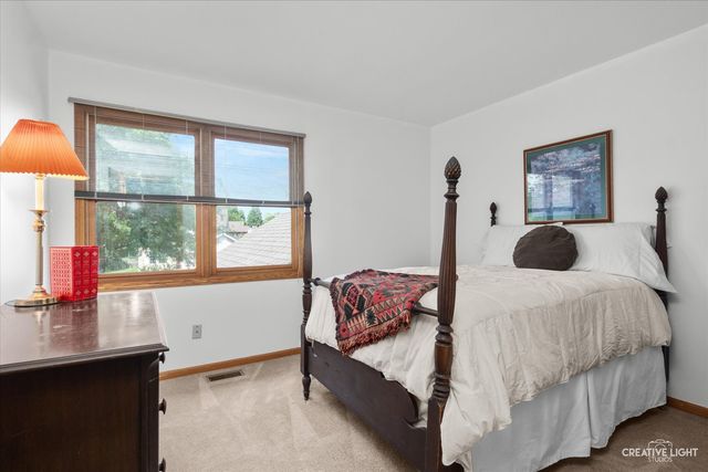 78 Forestview Lane, Aurora, IL 60502