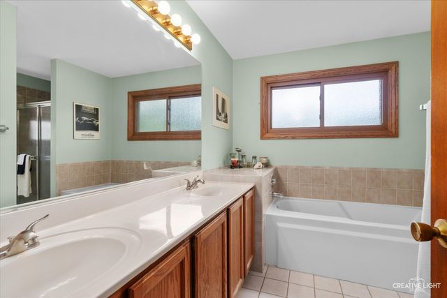 78 Forestview Lane, Aurora, IL 60502