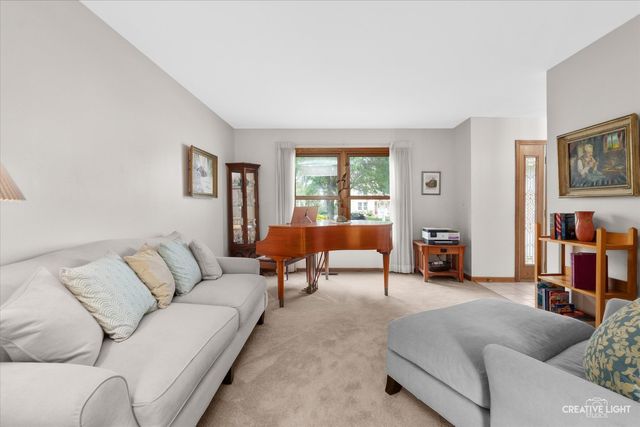 78 Forestview Lane, Aurora, IL 60502