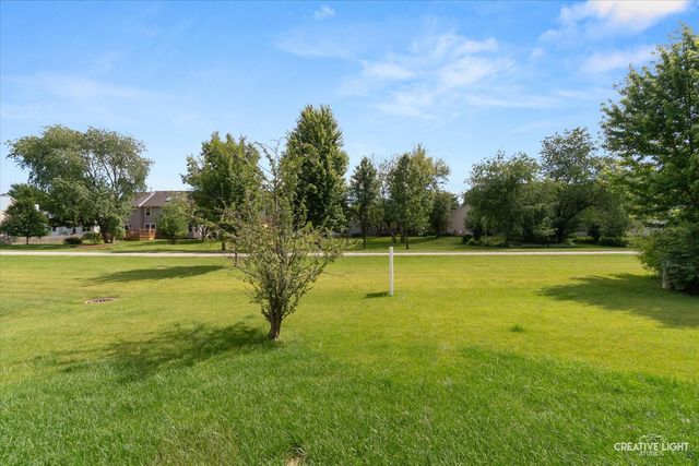 78 Forestview Lane, Aurora, IL 60502