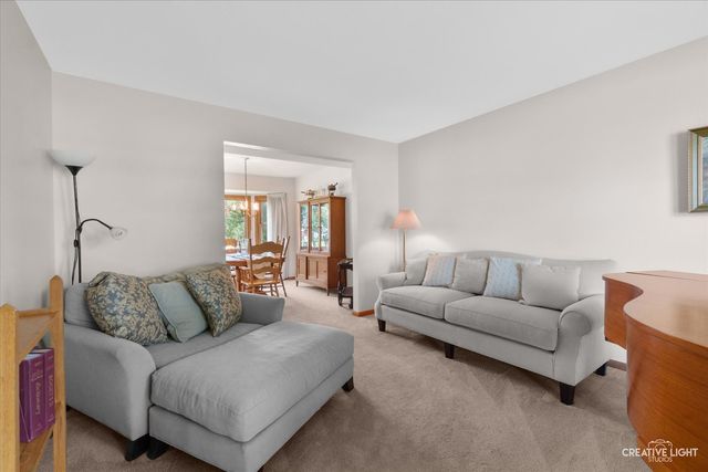 78 Forestview Lane, Aurora, IL 60502