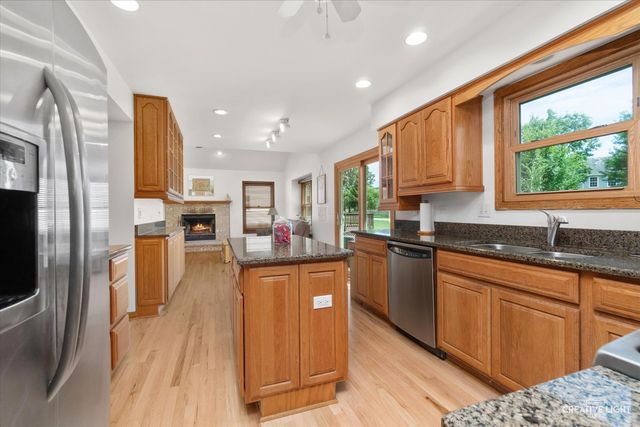 78 Forestview Lane, Aurora, IL 60502