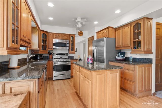 78 Forestview Lane, Aurora, IL 60502