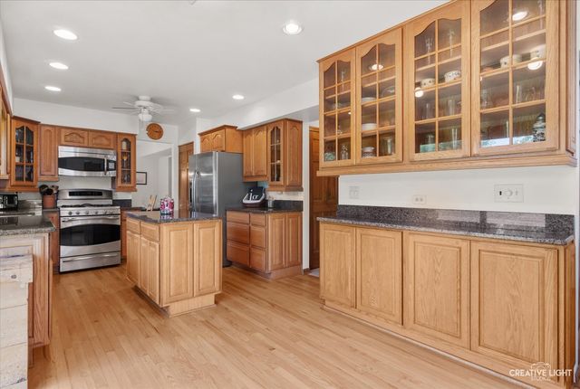 78 Forestview Lane, Aurora, IL 60502