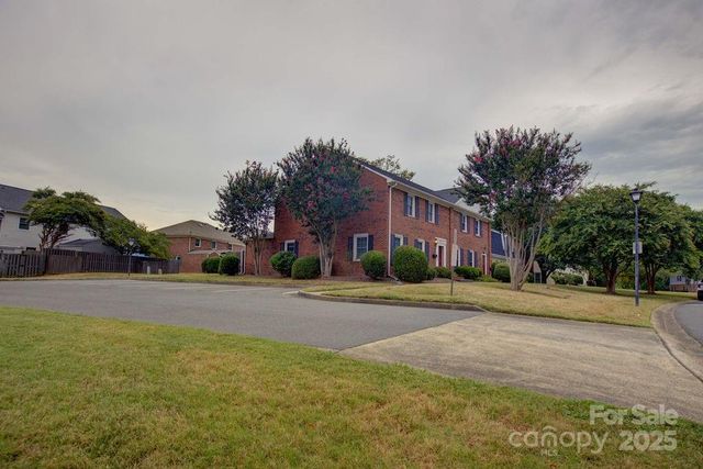 8434 Knights Bridge Road, Charlotte, NC 28210