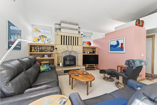 555 Montcalm Place, Saint Paul, MN 55116