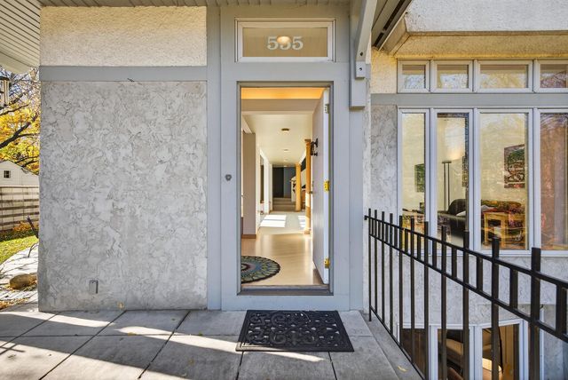 555 Montcalm Place, Saint Paul, MN 55116