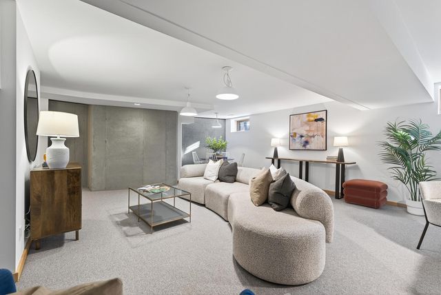 555 Montcalm Place, Saint Paul, MN 55116