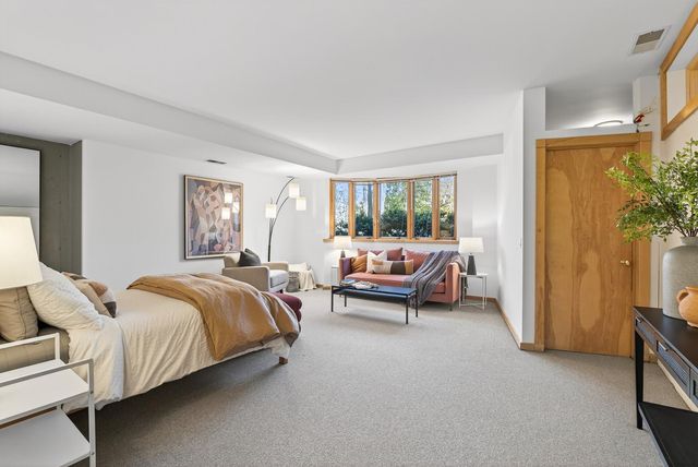 555 Montcalm Place, Saint Paul, MN 55116