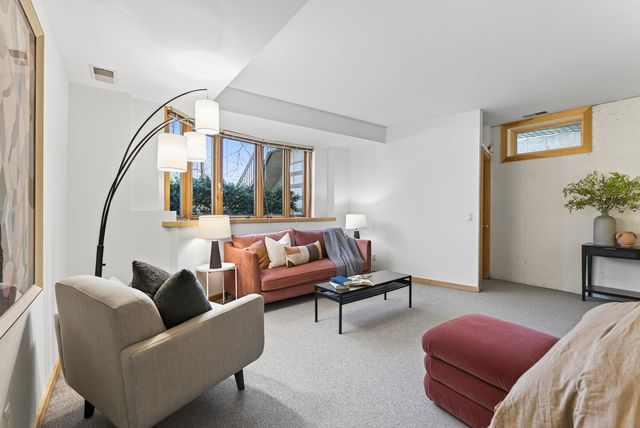 555 Montcalm Place, Saint Paul, MN 55116