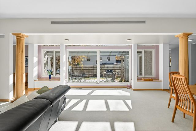 555 Montcalm Place, Saint Paul, MN 55116