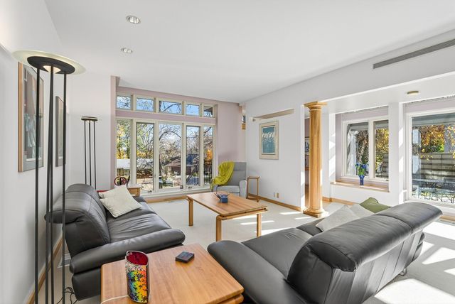 555 Montcalm Place, Saint Paul, MN 55116