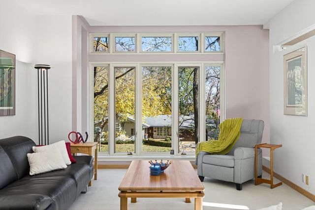 555 Montcalm Place, Saint Paul, MN 55116