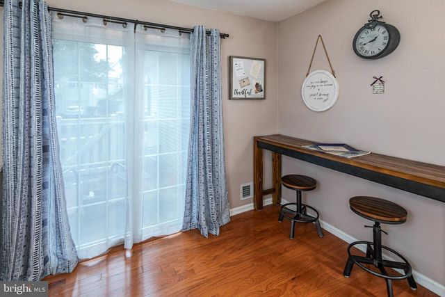 1 HOWE CT, Pennington, NJ 08534