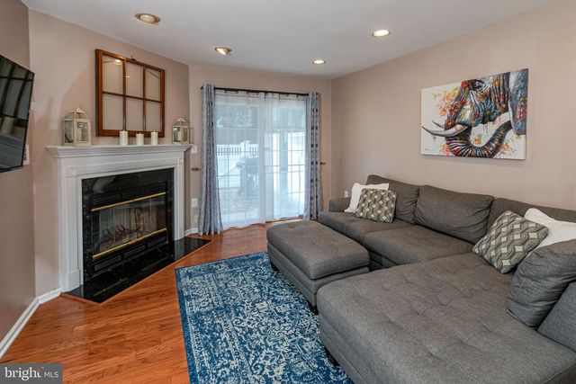 1 HOWE CT, Pennington, NJ 08534