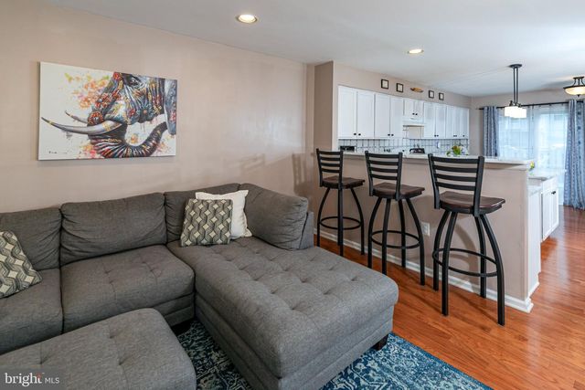1 HOWE CT, Pennington, NJ 08534