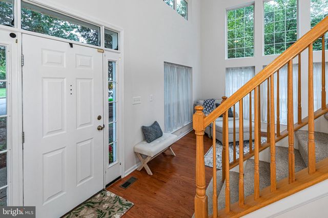 1 HOWE CT, Pennington, NJ 08534