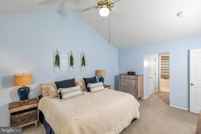 1 HOWE CT, Pennington, NJ 08534