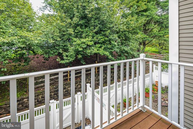 1 HOWE CT, Pennington, NJ 08534
