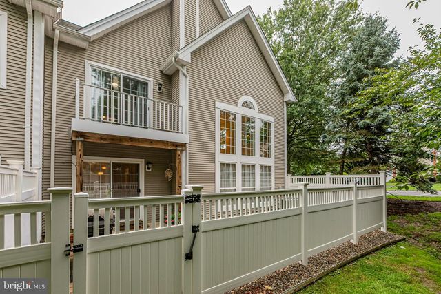 1 HOWE CT, Pennington, NJ 08534