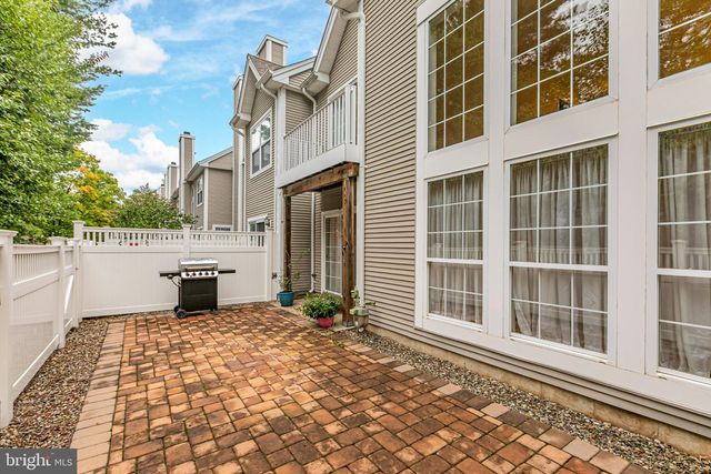1 HOWE CT, Pennington, NJ 08534