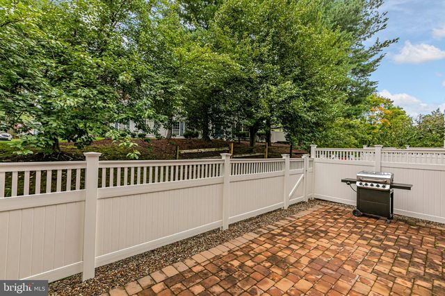 1 HOWE CT, Pennington, NJ 08534