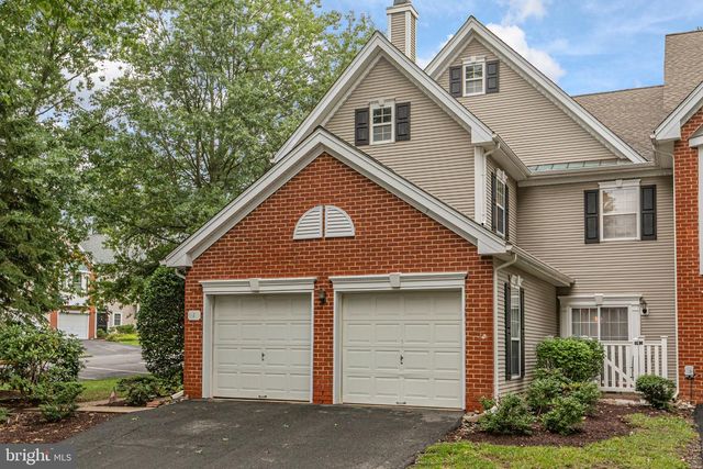 1 HOWE CT, Pennington, NJ 08534