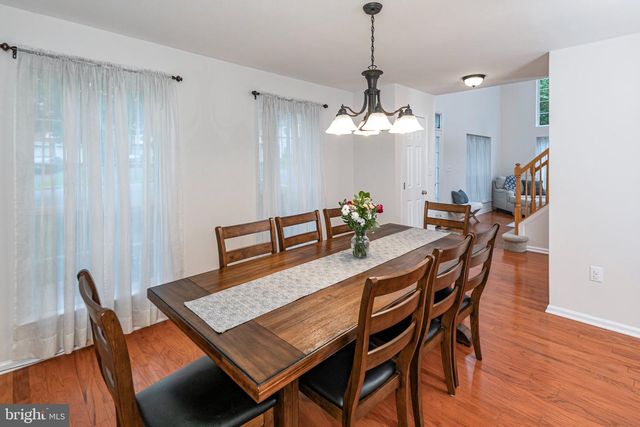1 HOWE CT, Pennington, NJ 08534