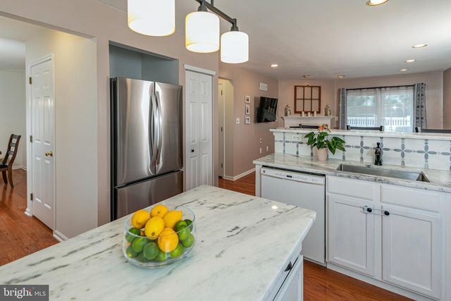 1 HOWE CT, Pennington, NJ 08534