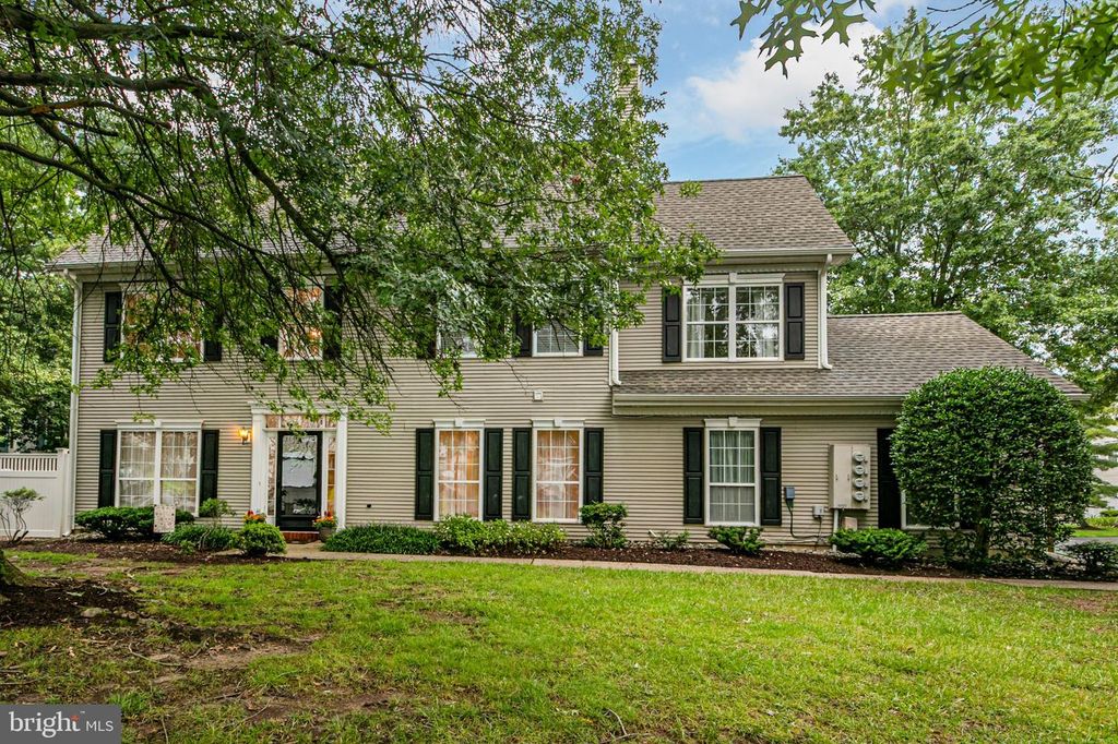 1 HOWE CT, Pennington, NJ 08534