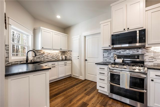 3 Greenlaw Lane, Bella Vista, AR 72715