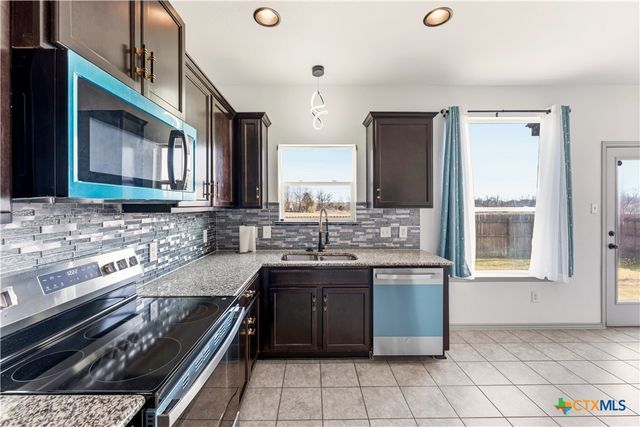 100 Serpentine Lane, Jarrell, TX 76537