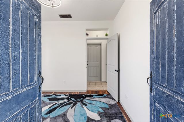 100 Serpentine Lane, Jarrell, TX 76537