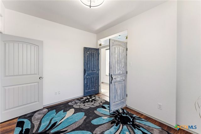 100 Serpentine Lane, Jarrell, TX 76537