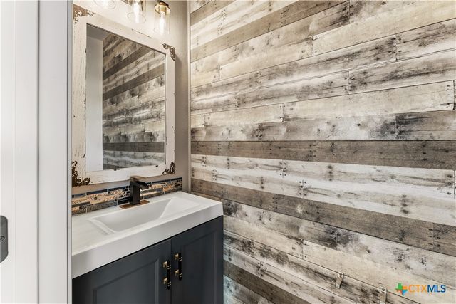 100 Serpentine Lane, Jarrell, TX 76537