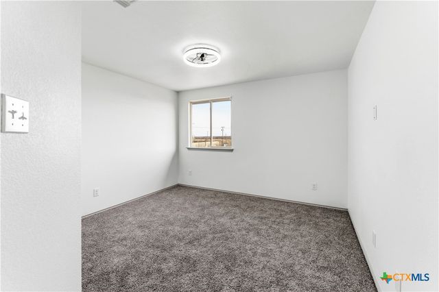 100 Serpentine Lane, Jarrell, TX 76537