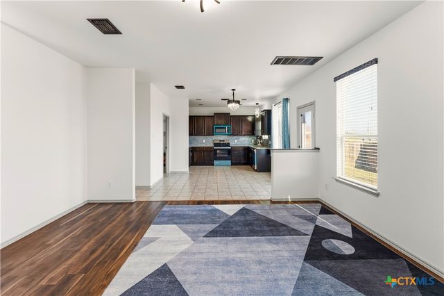 100 Serpentine Lane, Jarrell, TX 76537