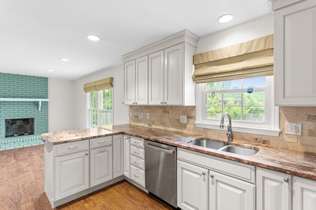 301 MUMFORD DR, Columbia, MO 65203