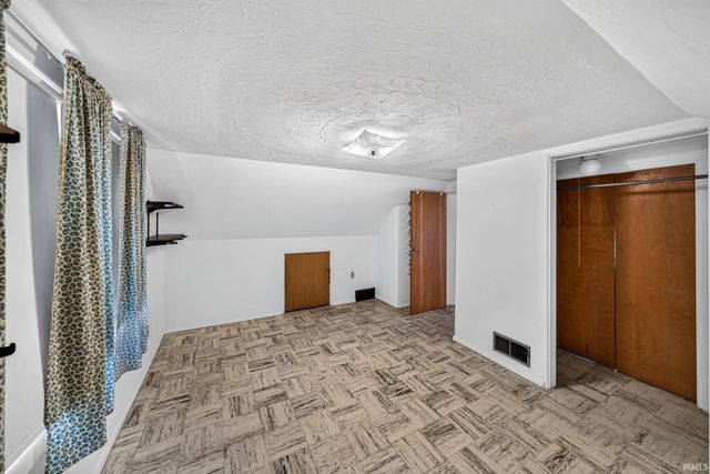 2121 Homewood Avenue, Mishawaka, IN 46544